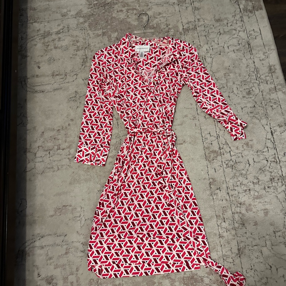 Donna Morgan 3/4 length sleeve, belted dress. Size 4.